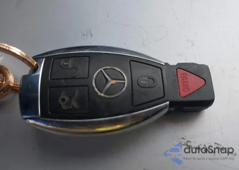 2015 Mercedes-Benz C 300 4Matic z USA, uszkodzony, nr VIN 55SWF4KB0FU090967